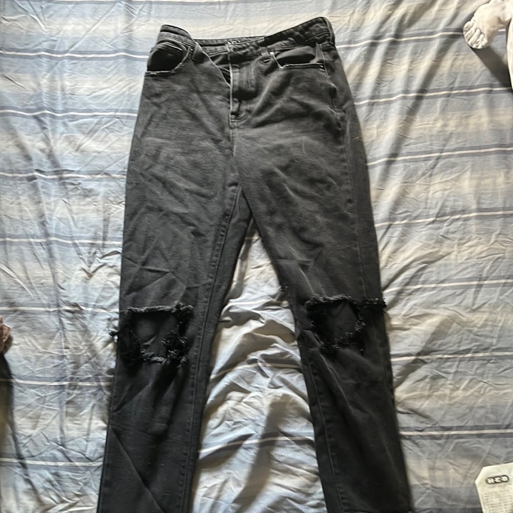 No Boundaries size 7 straight leg black jeans with holes at knees.